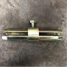 Ấn vào khớp nối ghim khớp bên trong